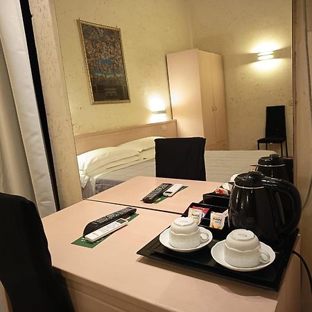 Hotel Julia Rome Bagian luar foto