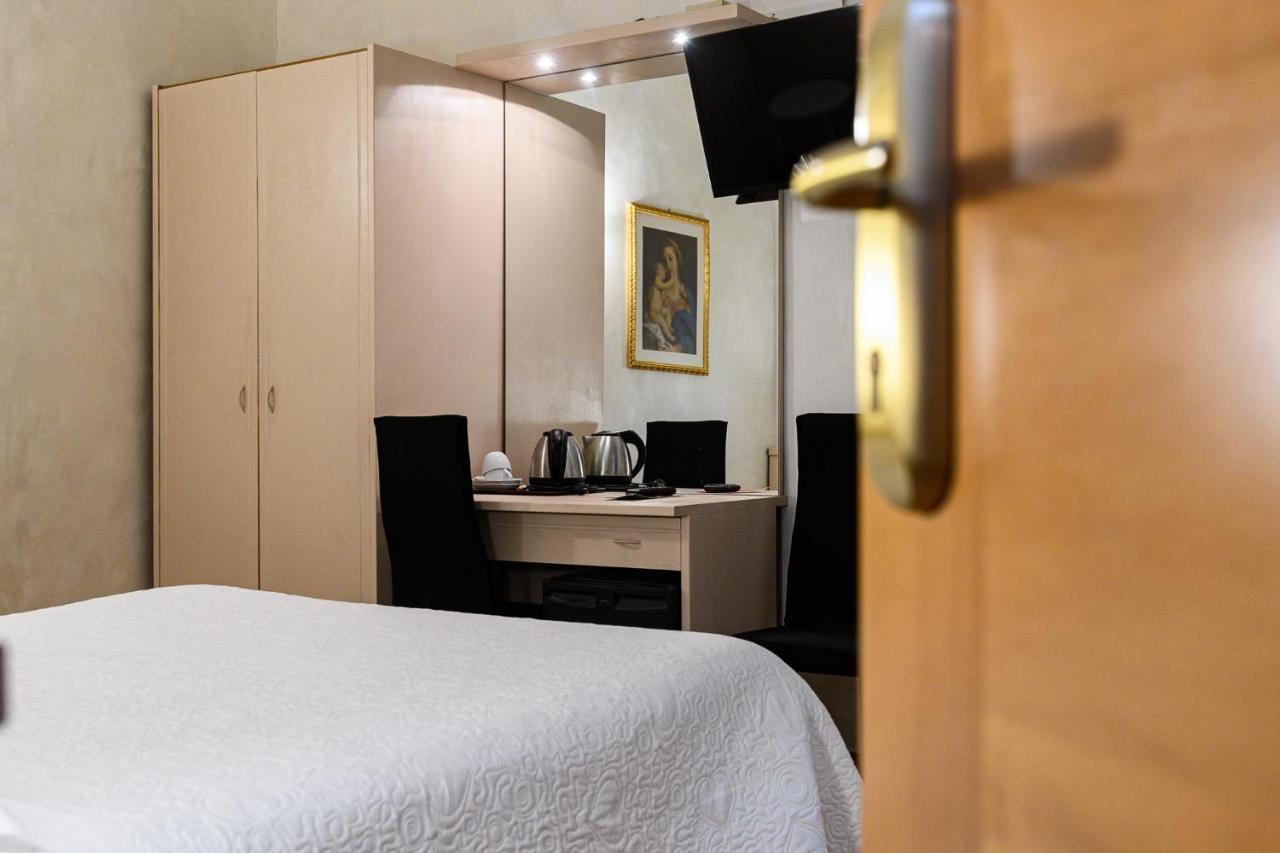 Hotel Julia Rome Bagian luar foto