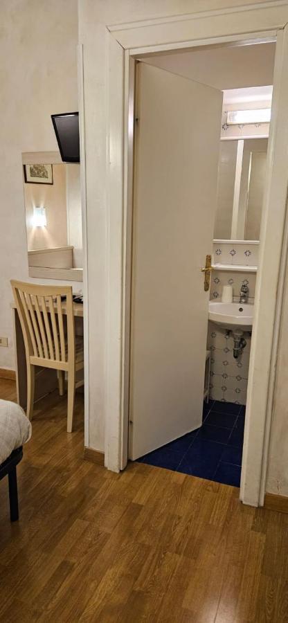 Hotel Julia Rome Bagian luar foto