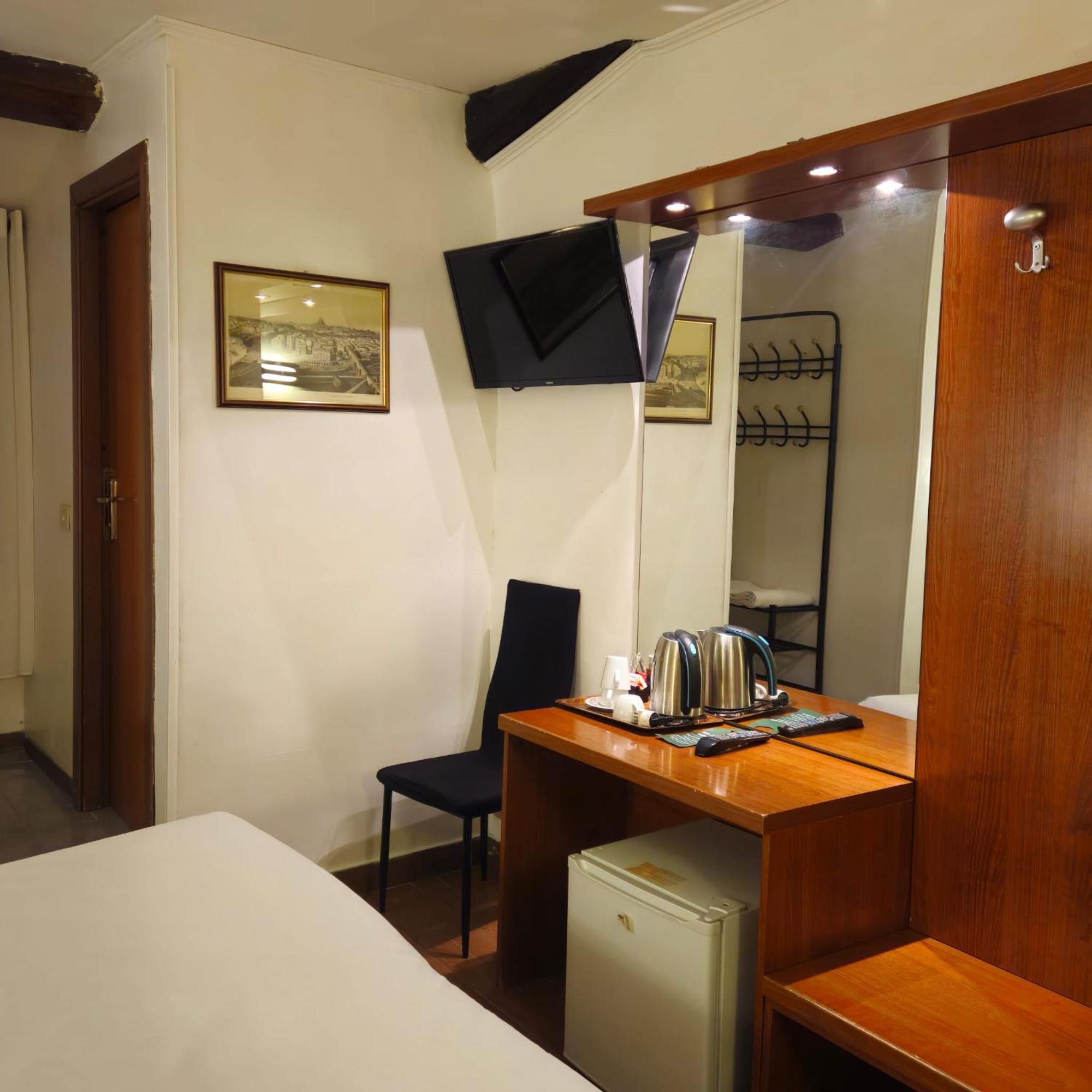 Hotel Julia Rome Bagian luar foto
